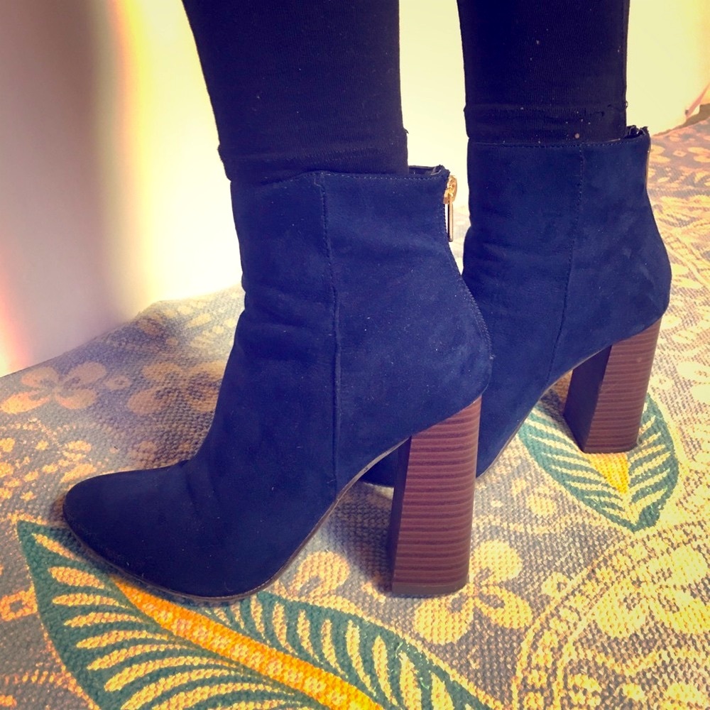 Beautiful Just Fab blue suede ankle boots🦋